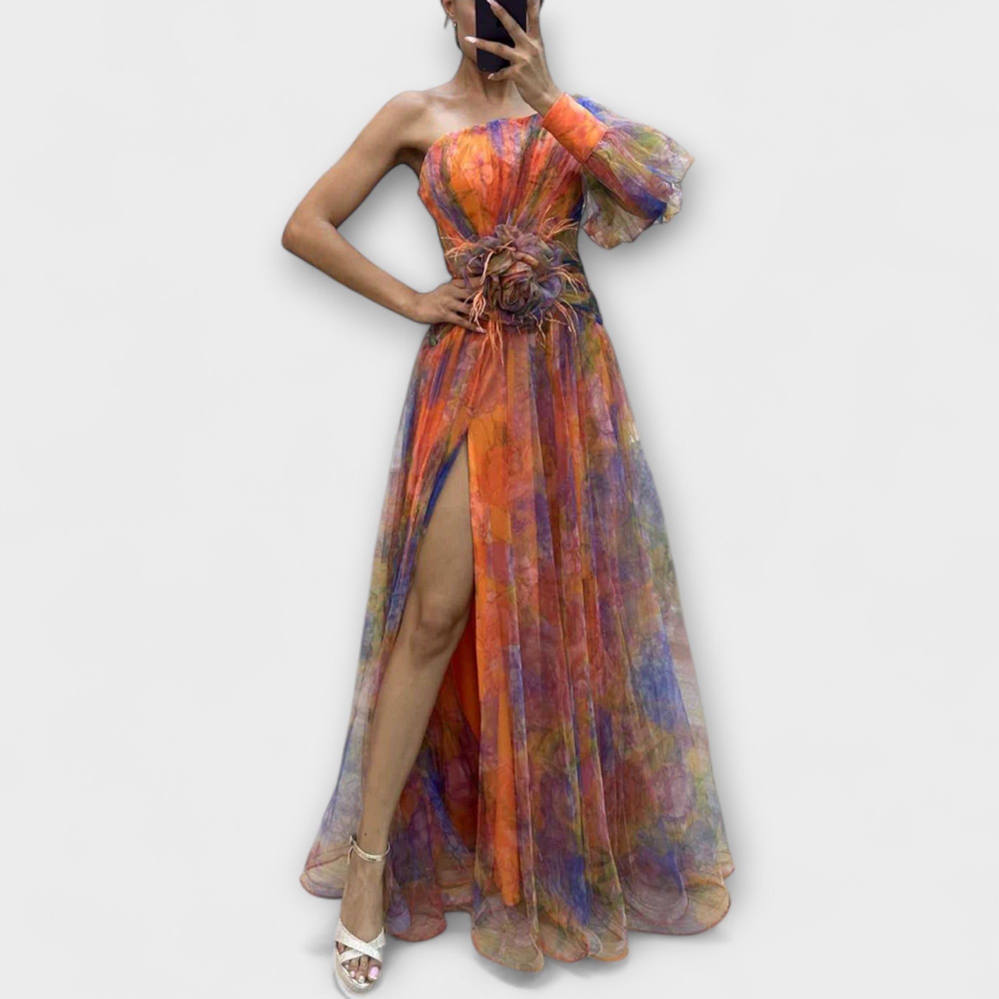 Velora | Šaty s jedním rukávem a rozparkem z průhledné síťoviny