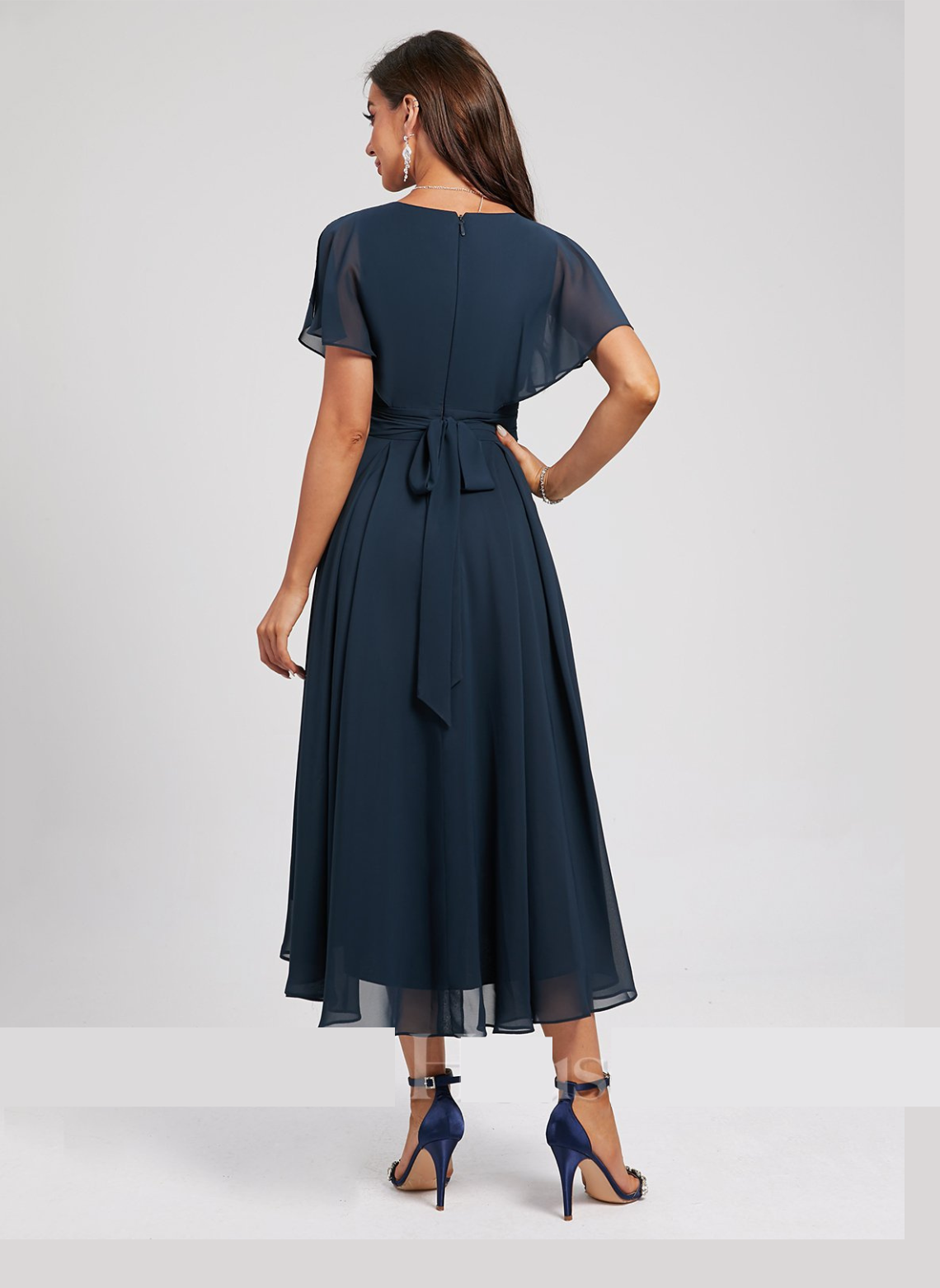 Velora | Večerní šaty s výstřihem do V